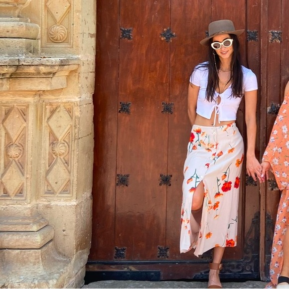 Wilfred cream skirt with flowers US 4 or Medium - Picture 1 of 3